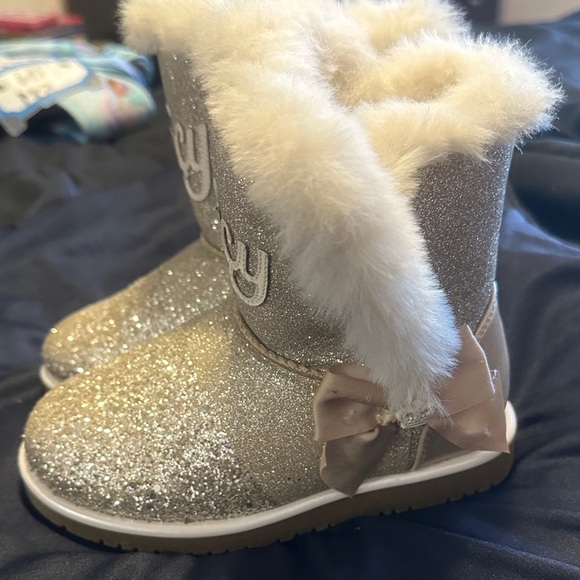 Juicy Couture Glittery Gold Kids Boots - Picture 2 of 5